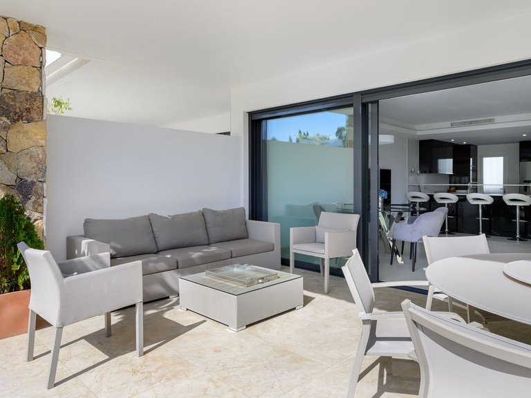 Villa for Sale in The Golden Mile, Malaga 8