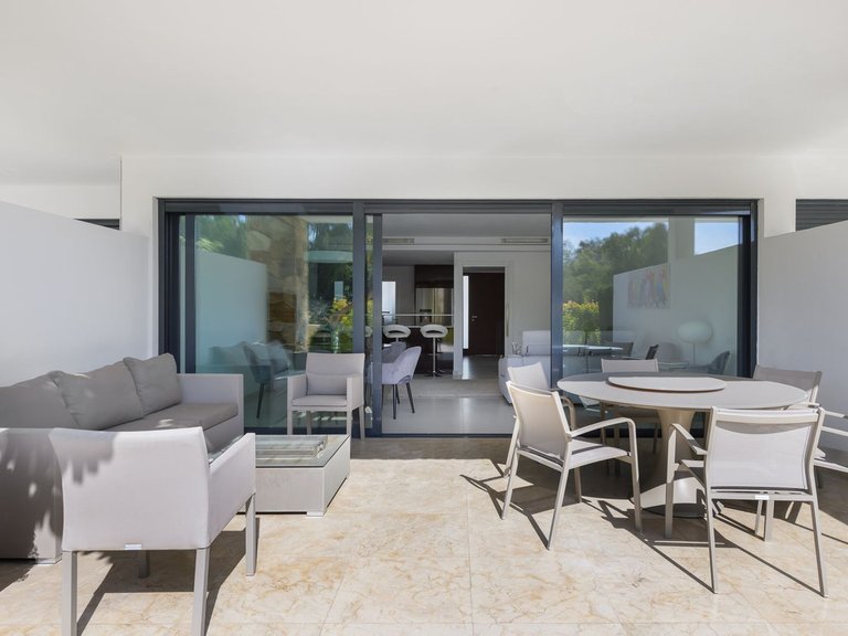 Villa for Sale in The Golden Mile, Malaga 9