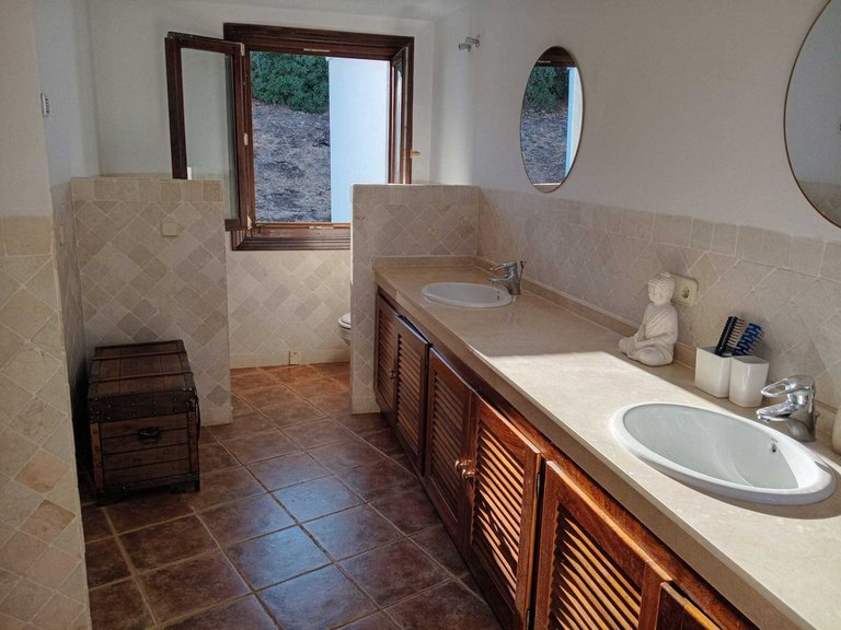 Villa for Sale in El Paraiso, Malaga 19