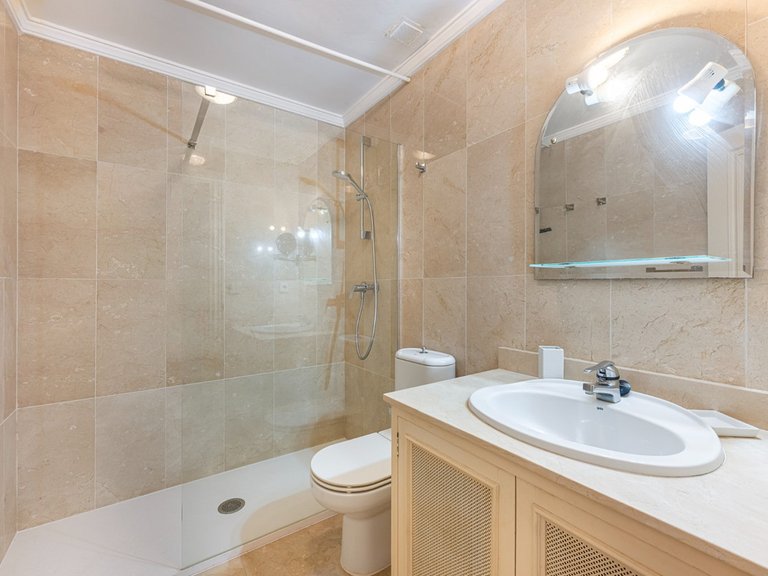 Apartment for Sale in Nueva Andalucía, Malaga 14