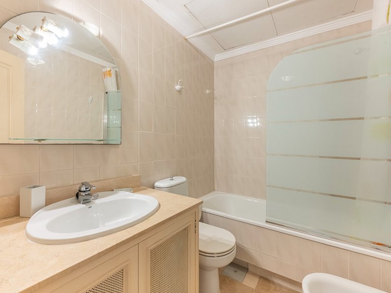 Apartment for Sale in Nueva Andalucía, Malaga 16