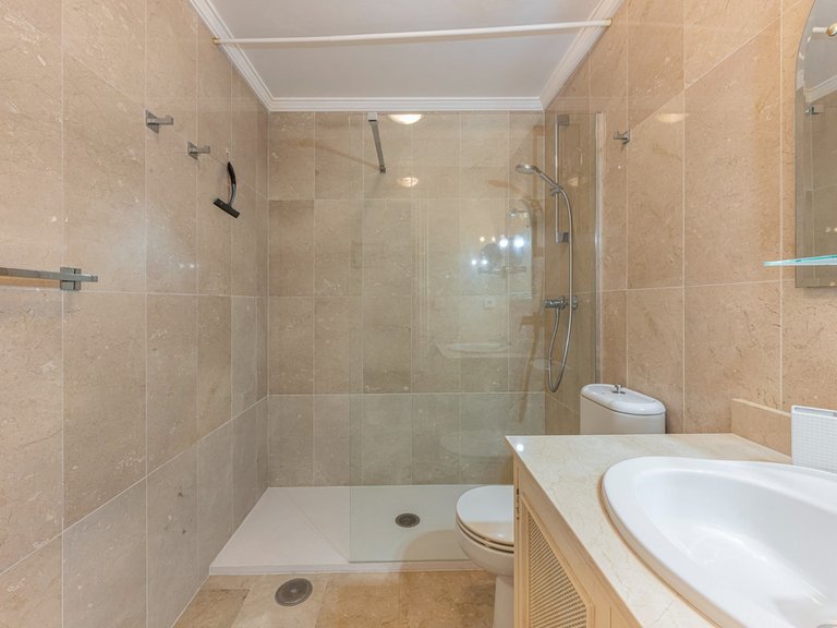Apartment for Sale in Nueva Andalucía, Malaga 17