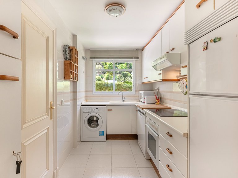 Apartment for Sale in Nueva Andalucía, Malaga 19