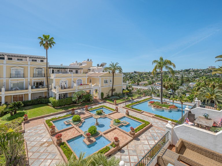 Apartment for Sale in Nueva Andalucía, Malaga 27