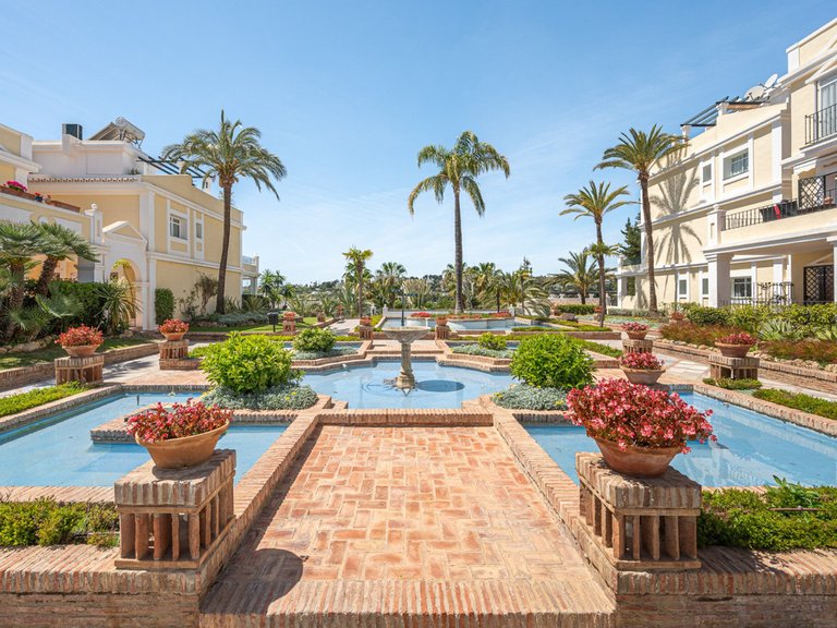 Apartment for Sale in Nueva Andalucía, Malaga 29