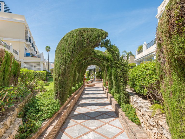 Apartment for Sale in Nueva Andalucía, Malaga 30