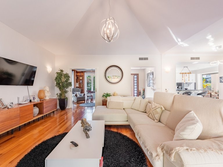 Villa for Sale in Sierrezuela, Malaga 12