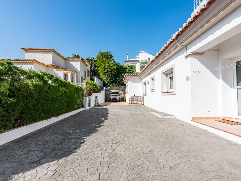 Villa for Sale in Sierrezuela, Malaga 30