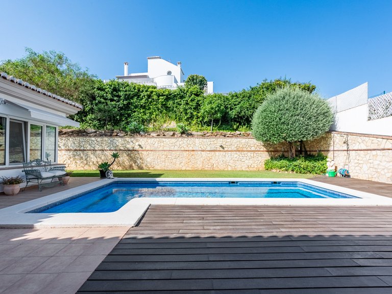 Villa for Sale in Sierrezuela, Malaga 32