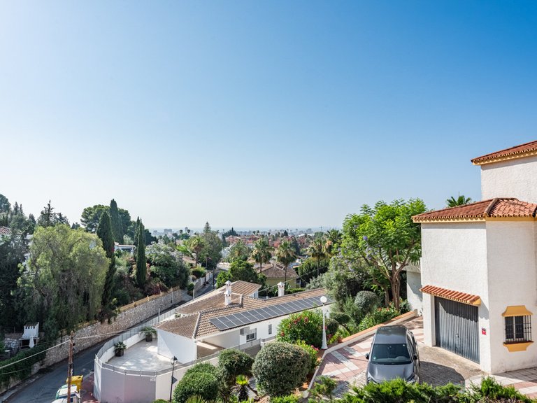 Villa for Sale in Sierrezuela, Malaga 9