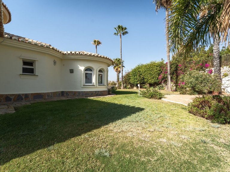 Villa for Sale in Mijas Costa, Malaga 35