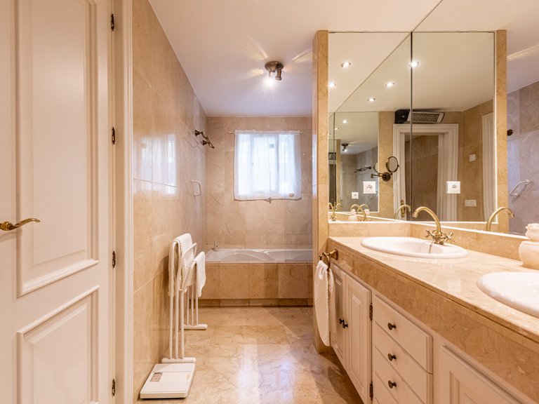 Apartment for Sale in La Quinta, Malaga 17