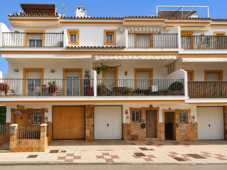 Villa for Sale in Estepona, Malaga 1