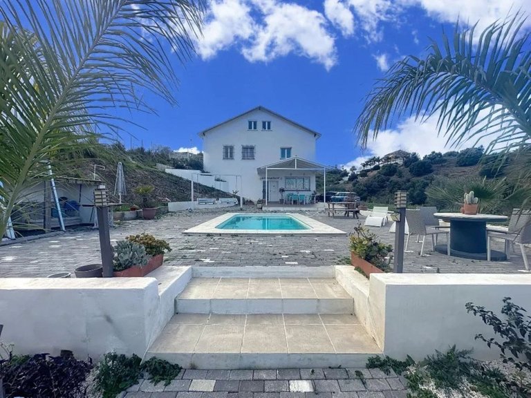 Villa for Sale in Alhaurín El Grande, Malaga 1