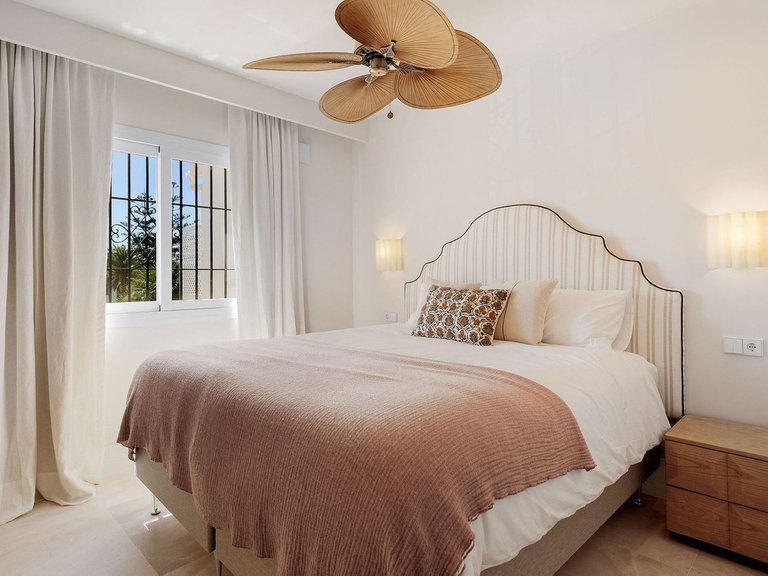 Apartment for Sale in Nueva Andalucía, Malaga 19