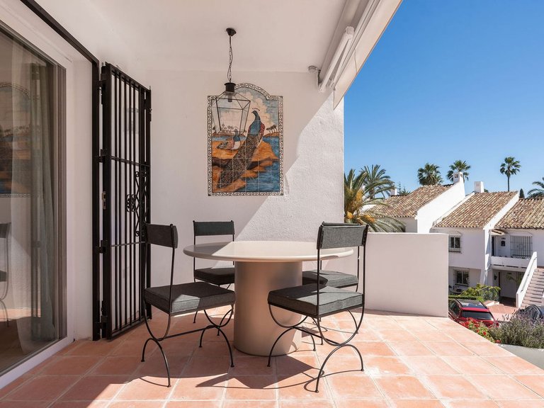 Apartment for Sale in Nueva Andalucía, Malaga 22