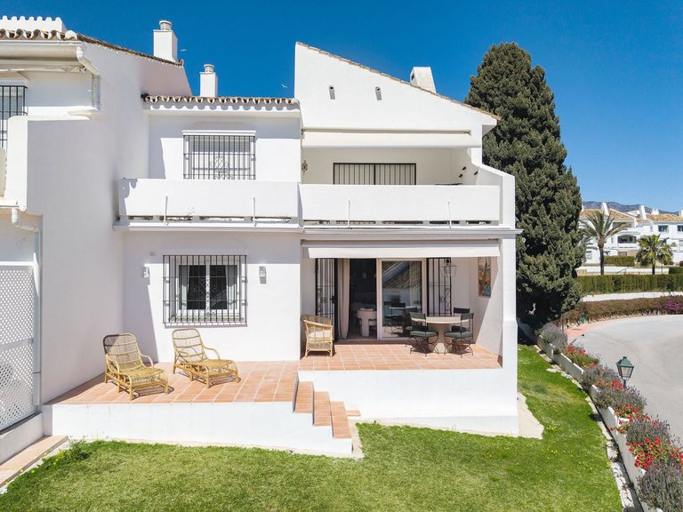 Apartment for Sale in Nueva Andalucía, Malaga 25