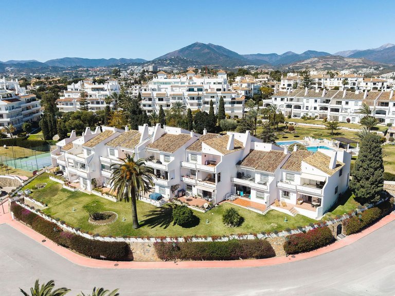Apartment for Sale in Nueva Andalucía, Malaga 28