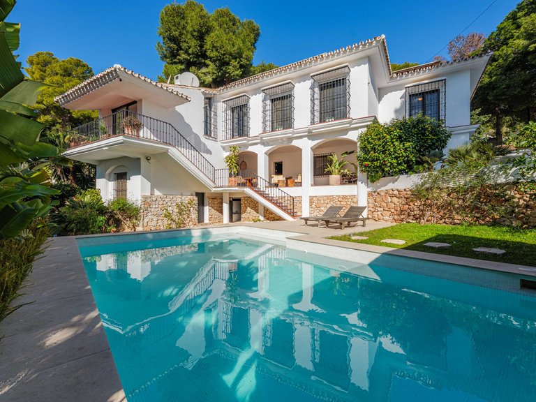 Villa for Sale in Pinares De San Antón, Malaga 2