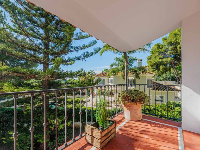 Villa for Sale in Pinares De San Antón, Malaga 46