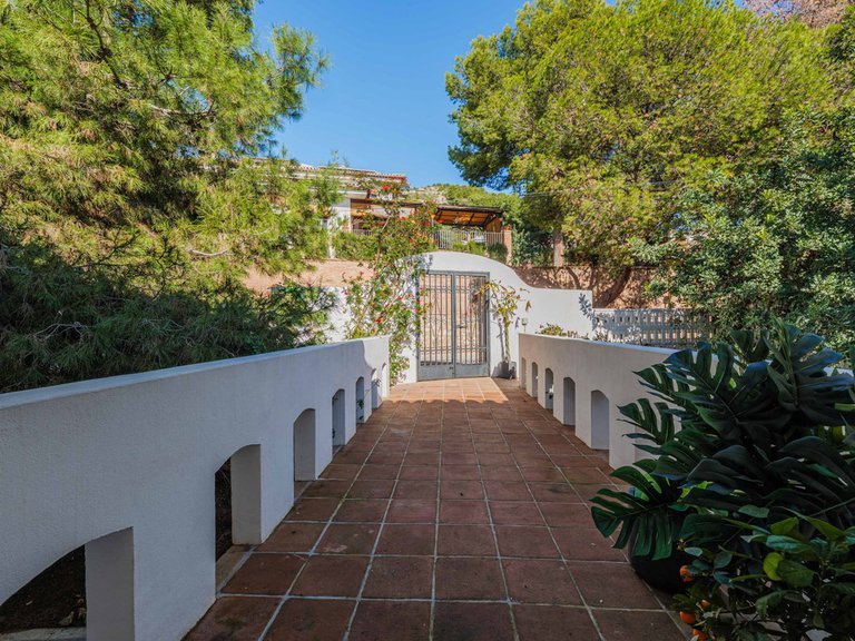 Villa for Sale in Pinares De San Antón, Malaga 48