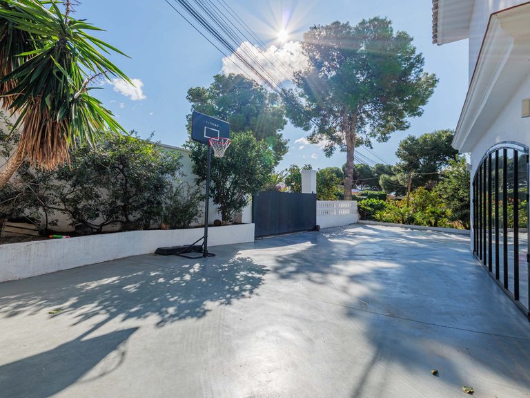 Villa for Sale in Pinares De San Antón, Malaga 49