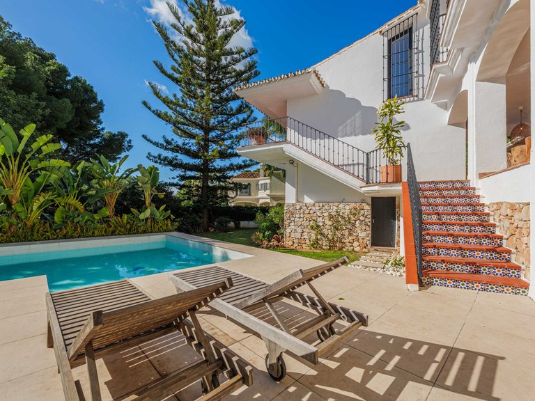 Villa for Sale in Pinares De San Antón, Malaga 5
