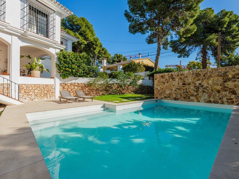 Villa for Sale in Pinares De San Antón, Malaga 6