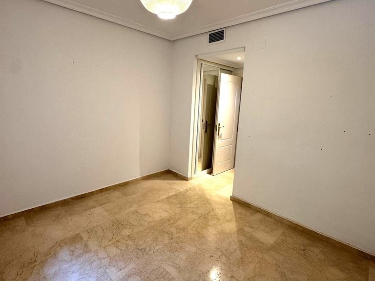 Apartment for Sale in The Golden Mile, Malaga 10