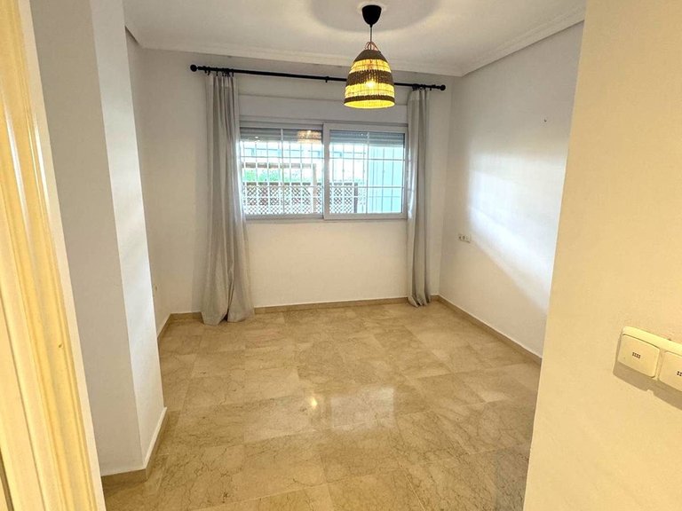 Apartment for Sale in The Golden Mile, Malaga 11