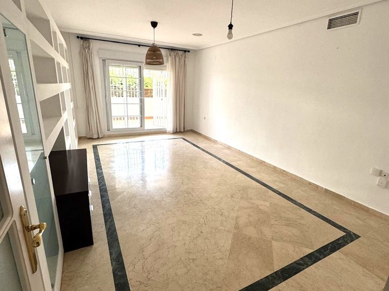 Apartment for Sale in The Golden Mile, Malaga 4