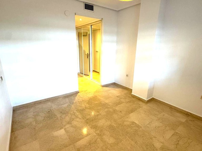 Apartment for Sale in The Golden Mile, Malaga 8
