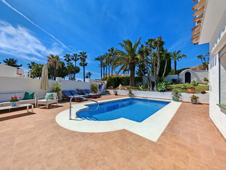 Villa for Sale in Calahonda, Malaga 1