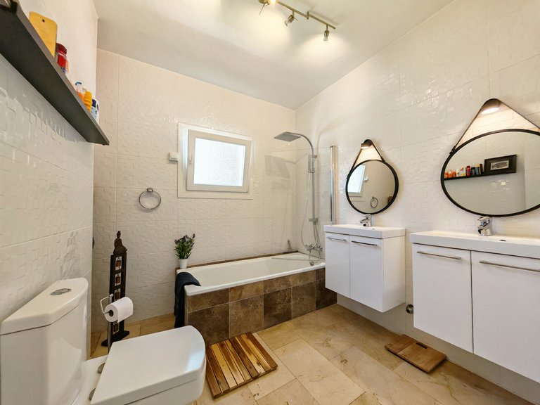 Villa for Sale in Calahonda, Malaga 10