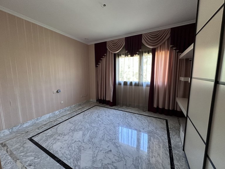 Apartment for Sale in The Golden Mile, Malaga 11