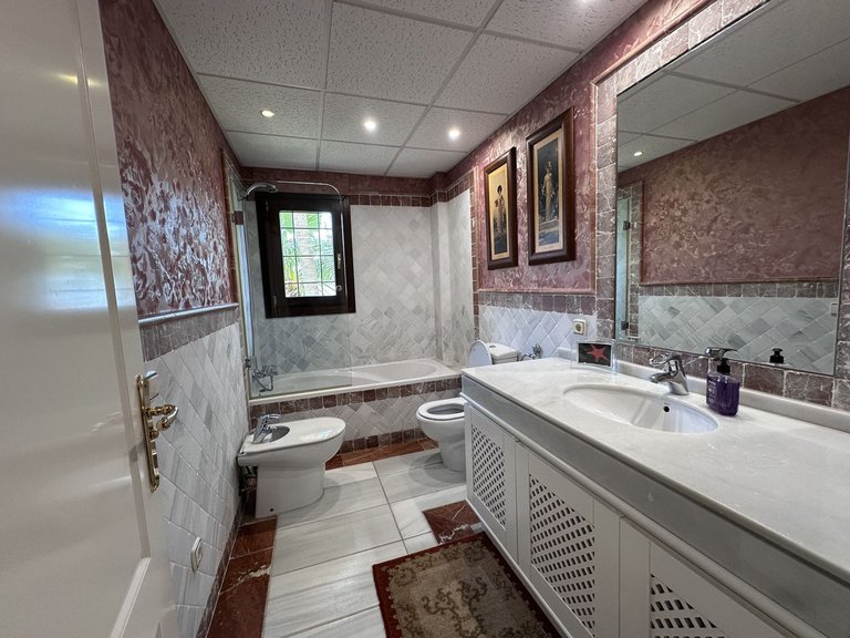 Apartment for Sale in The Golden Mile, Malaga 12