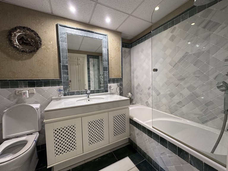 Apartment for Sale in The Golden Mile, Malaga 13