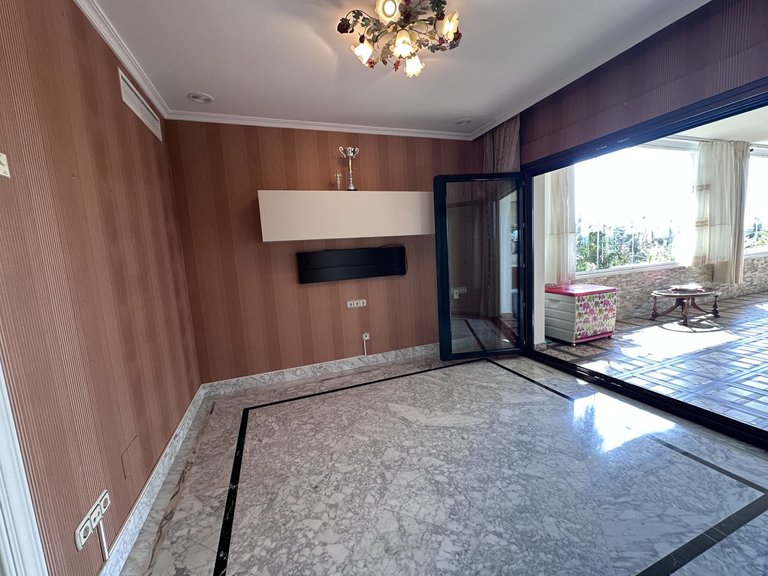 Apartment for Sale in The Golden Mile, Malaga 14