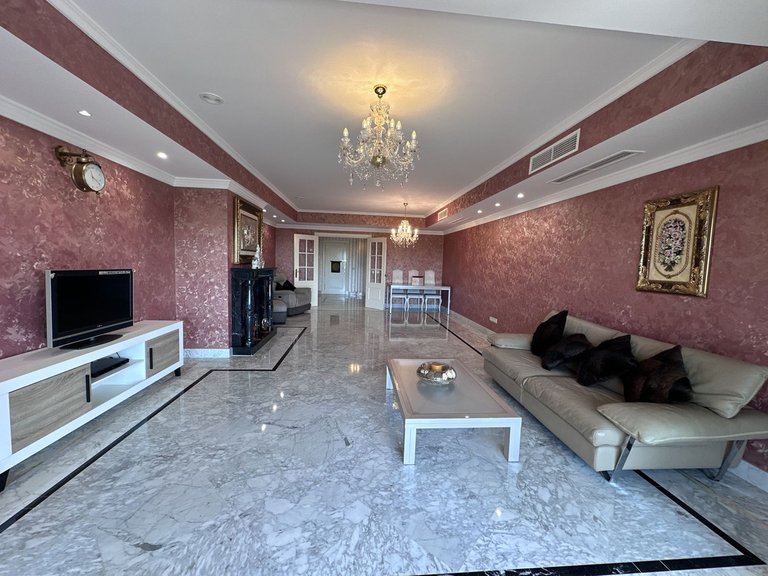 Apartment for Sale in The Golden Mile, Malaga 19