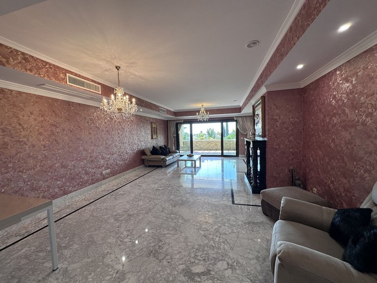 Apartment for Sale in The Golden Mile, Malaga 5