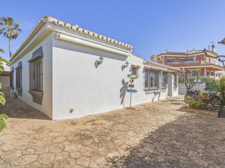 Villa for Sale in El Chaparral, Malaga 10