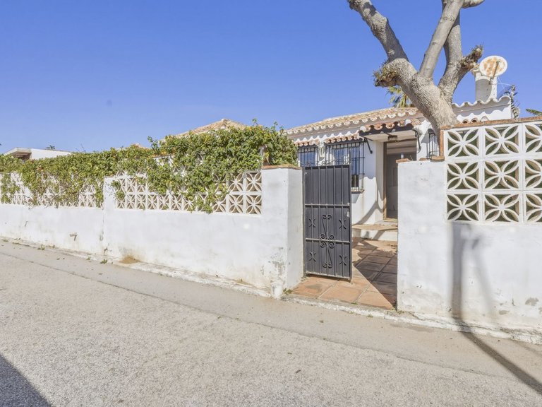 Villa for Sale in El Chaparral, Malaga 16