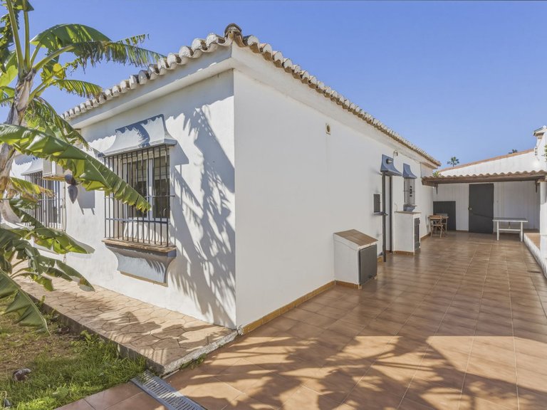 Villa for Sale in El Chaparral, Malaga 6