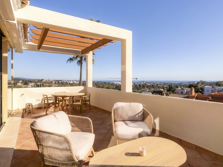 Apartment for Sale in Nueva Andalucía, Malaga 1