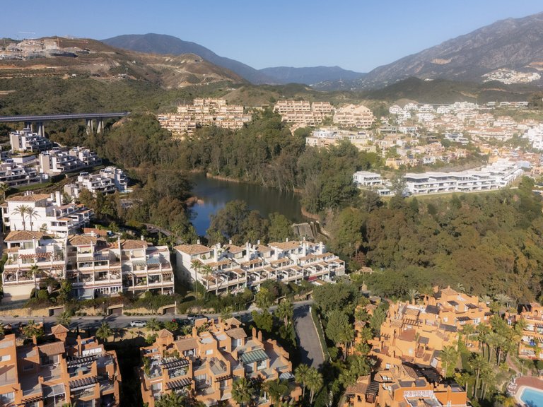 Apartment for Sale in Nueva Andalucía, Malaga 18