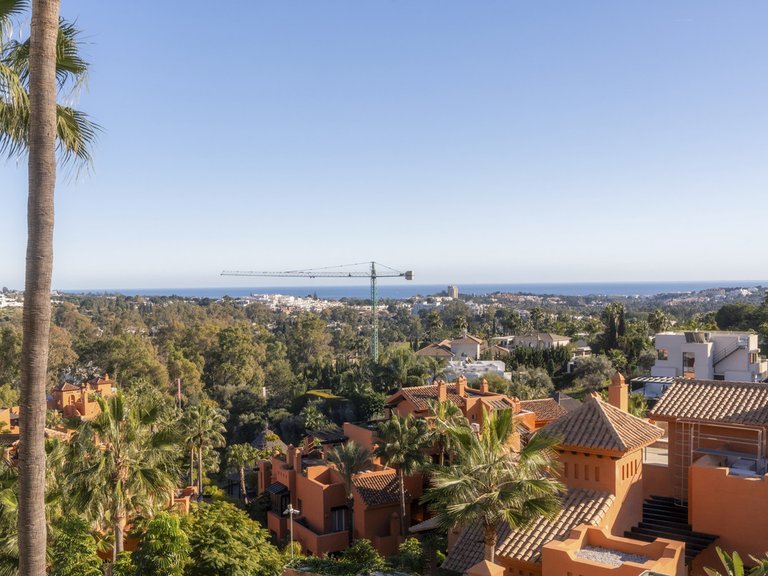 Apartment for Sale in Nueva Andalucía, Malaga 19