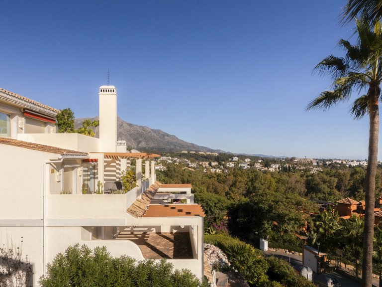 Apartment for Sale in Nueva Andalucía, Malaga 20