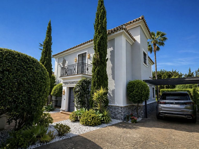 Villa for Sale in La Duquesa, Malaga 1