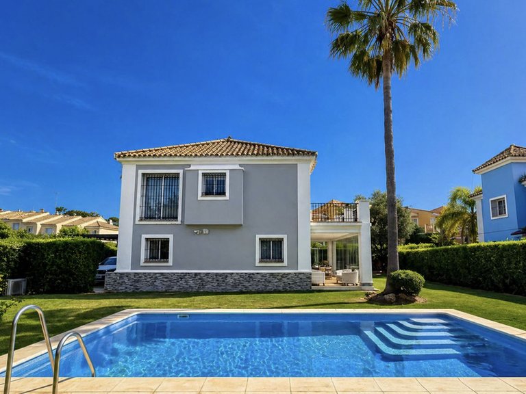 Villa for Sale in La Duquesa, Malaga 4