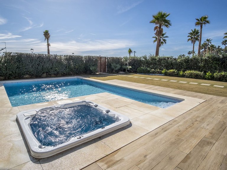 Villa for Sale in New Golden Mile, Malaga 10